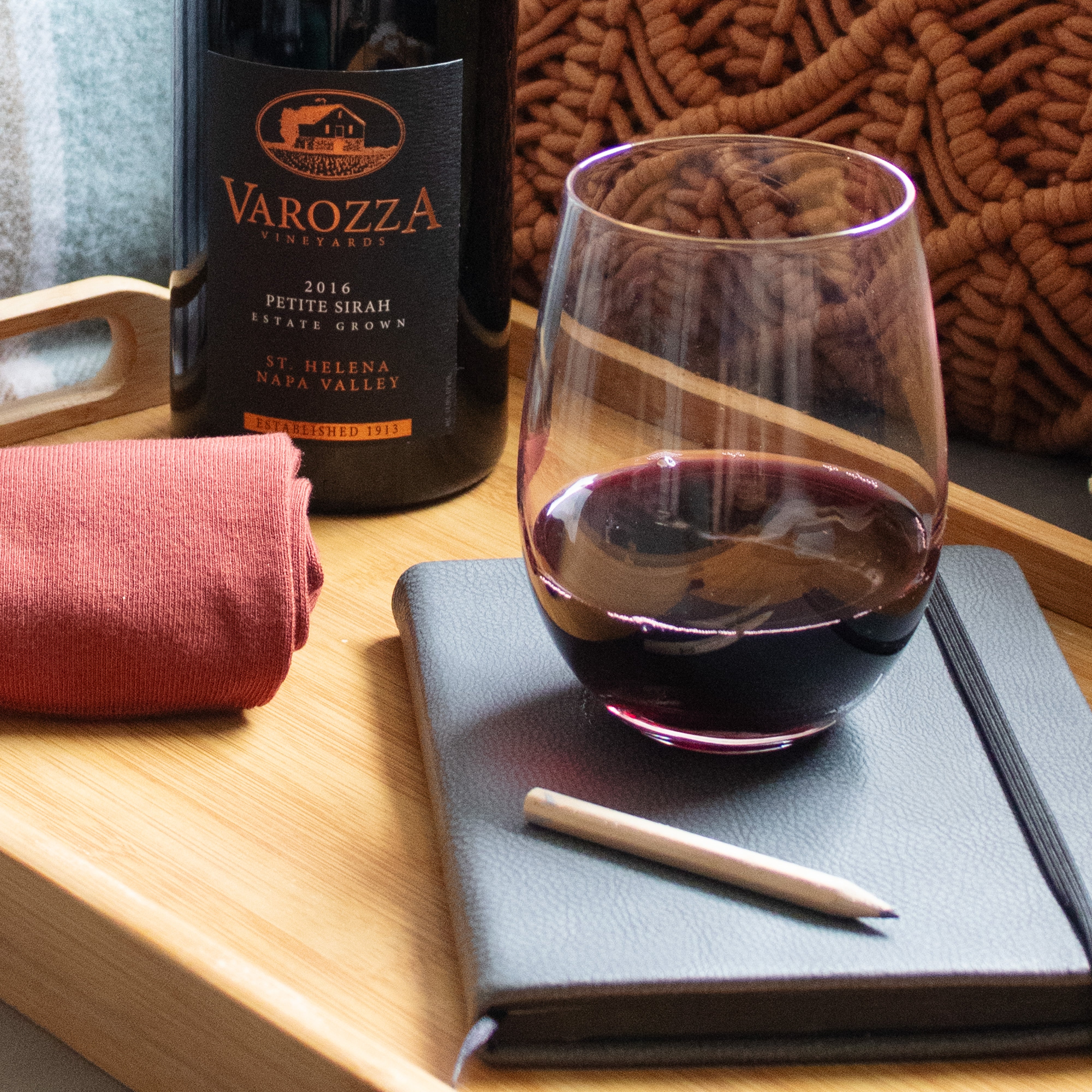Wine accessory gift set with tumbler and socks